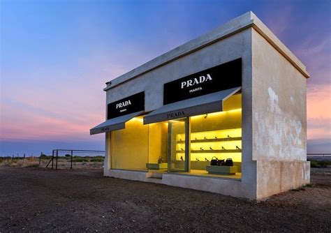 loja prada deserto|prada marfa shop.